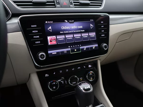 Škoda Superb 2,0 TDI DSG 4x4 CZ Style DPH - foto 22