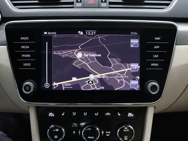 Škoda Superb 2,0 TDI DSG 4x4 CZ Style DPH - foto 23
