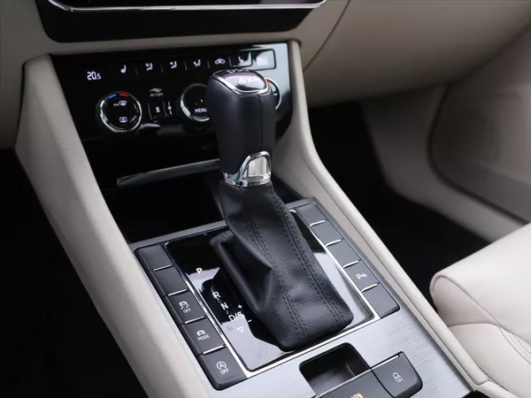 Škoda Superb 2,0 TDI DSG 4x4 CZ Style DPH - foto 25