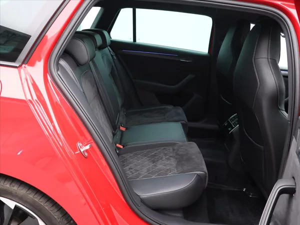 Škoda Superb 2,0 TDI 140kW Sportline 4x4 - foto 13