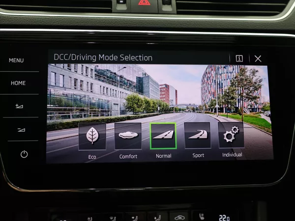 Škoda Superb 2,0 TDi 140kW 4x4 L&K DSG CZ - foto 25