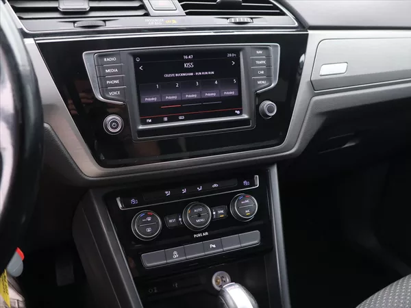 Volkswagen Touran 1,6 TDI 81KW DSG 7-Míst - foto 18