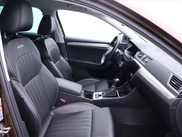 Škoda Superb 2,0 TDI 110kW L&K DSG DPH CZ - foto 11