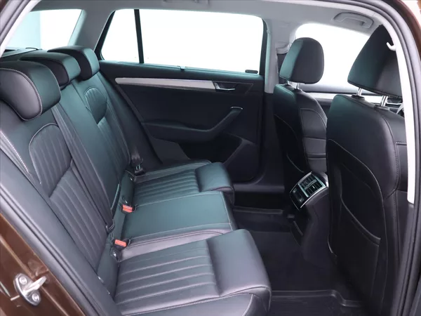 Škoda Superb 2,0 TDI 110kW L&K DSG DPH CZ - foto 12
