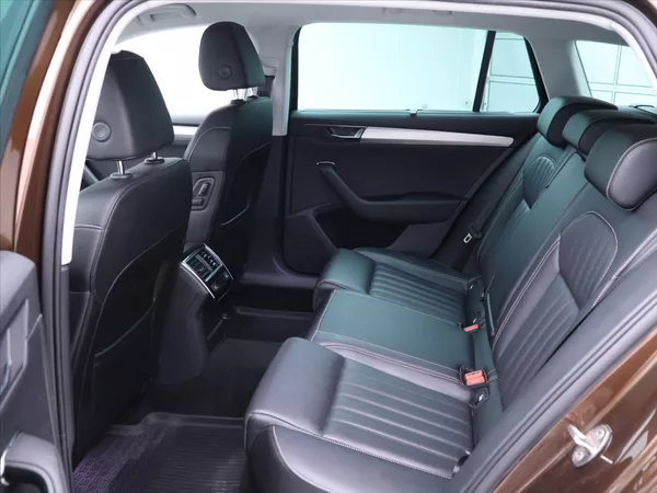 Škoda Superb 2,0 TDI 110kW L&K DSG DPH CZ - foto 13