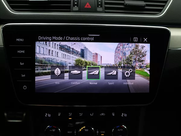 Škoda Superb 2,0 TDI 110kW L&K DSG DPH CZ - foto 20