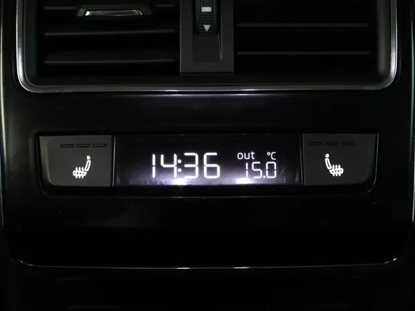 Škoda Superb 2,0 TDI 110kW L&K DSG DPH CZ - foto 25