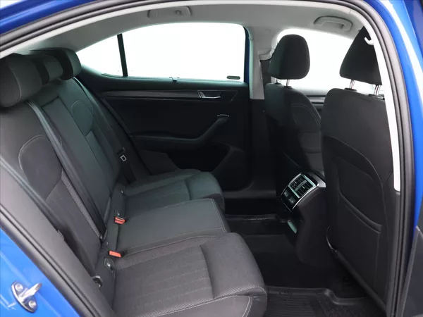 Škoda Superb 2,0 TDI Virtual Matrix Webasto - foto 13