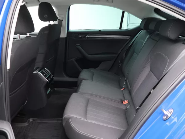 Škoda Superb 2,0 TDI Virtual Matrix Webasto - foto 14