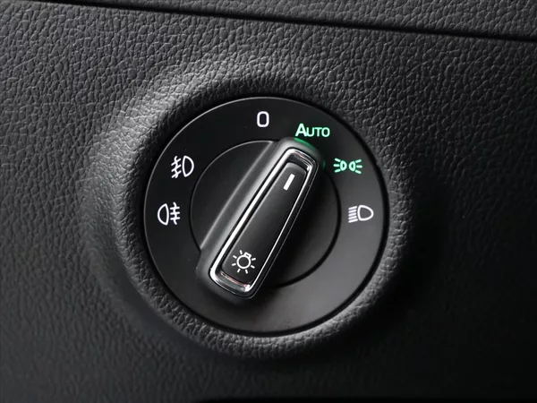 Škoda Superb 2,0 TDI Virtual Matrix Webasto - foto 17
