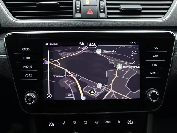 Škoda Superb 2,0 TDI Virtual Matrix Webasto - foto 21