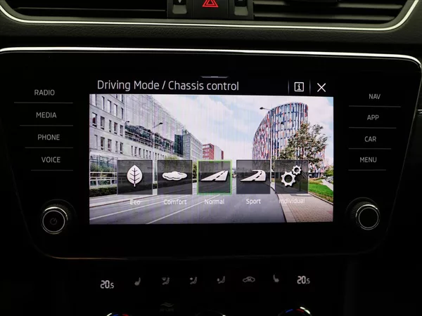 Škoda Superb 2,0 TDI Virtual Matrix Webasto - foto 22