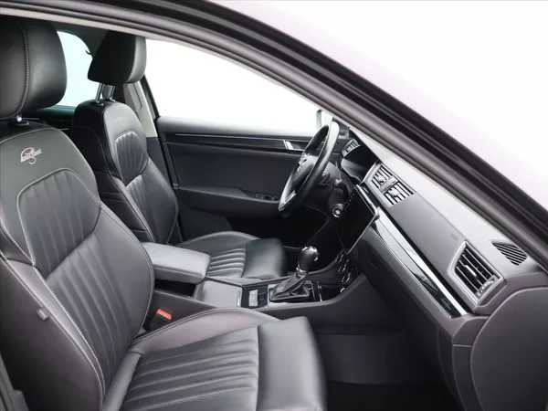 Škoda Superb 2,0 TDI 140kW 4x4 DSG L&K DPH - foto 12