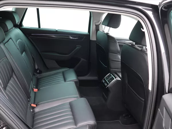 Škoda Superb 2,0 TDI 140kW 4x4 DSG L&K DPH - foto 13