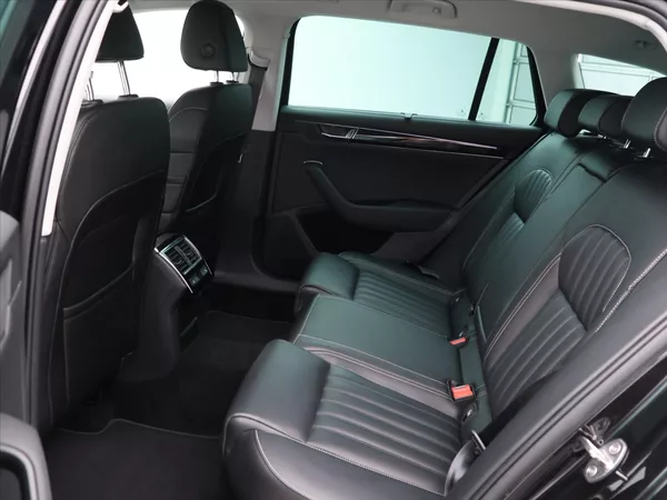 Škoda Superb 2,0 TDI 140kW 4x4 DSG L&K DPH - foto 14