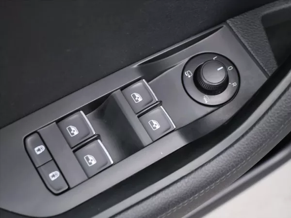 Škoda Superb 2,0 TDI 140kW 4x4 DSG L&K DPH - foto 15
