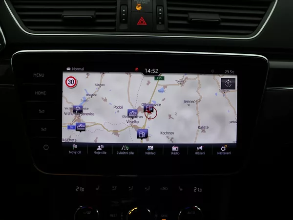 Škoda Superb 2,0 TDI 140kW 4x4 DSG L&K DPH - foto 24