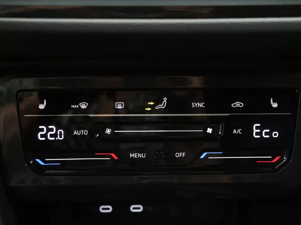 Volkswagen Tiguan 1,4 TSI PHEV 180kW R-Line CZ D - foto 26