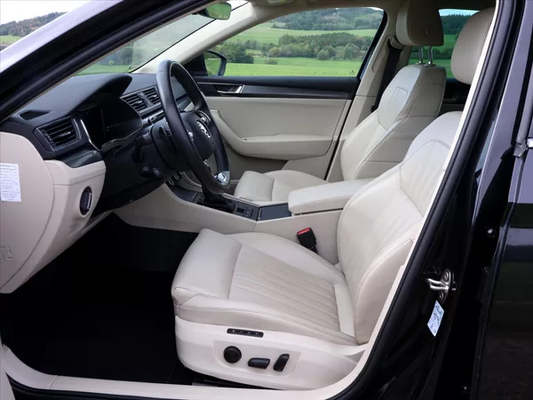 Škoda Superb 2,0 TDI 147kW Style 4x4 Kůže - foto 11