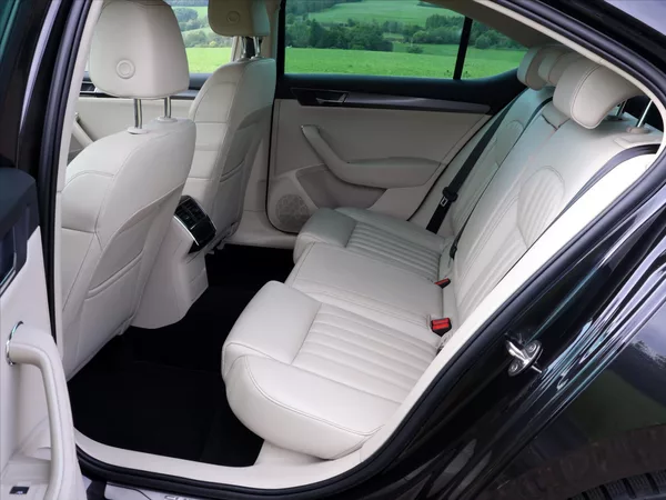 Škoda Superb 2,0 TDI 147kW Style 4x4 Kůže - foto 14