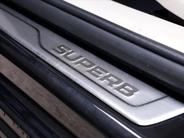 Škoda Superb 2,0 TDI 147kW Style 4x4 Kůže - foto 18