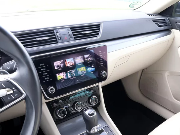 Škoda Superb 2,0 TDI 147kW Style 4x4 Kůže - foto 28