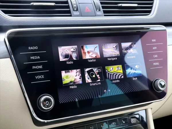 Škoda Superb 2,0 TDI 147kW Style 4x4 Kůže - foto 29