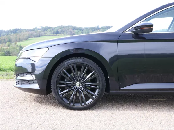 Škoda Superb 2,0 TDI 147kW DSG Style 4x4 CZ - foto 38