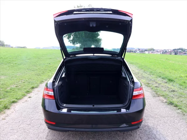 Škoda Superb 2,0 TDI 147kW Style 4x4 Kůže - foto 9