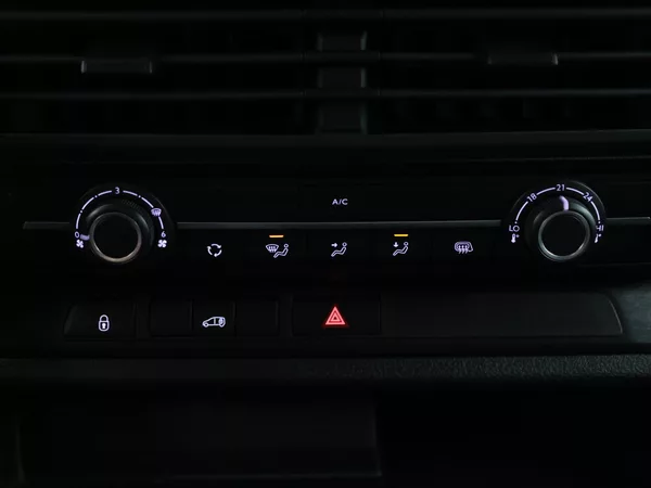 Opel Vivaro 1,5 CDTi 88kW Klimatizace - foto 16