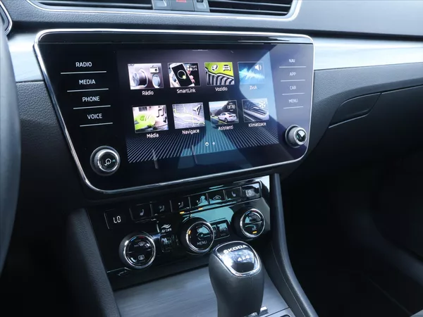 Škoda Superb 2,0 TDI 147kW Style 4x4 DSG CZ - foto 11
