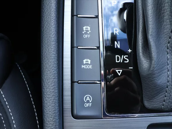 Škoda Superb 2,0 TDI 147kW Style 4x4 DSG CZ - foto 15