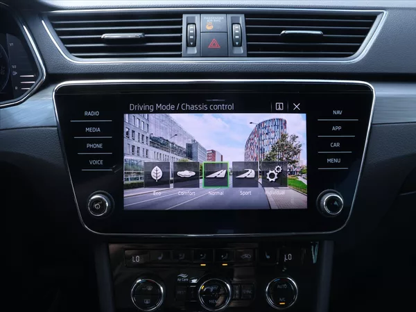 Škoda Superb 2,0 TDI 147kW Style 4x4 DSG CZ - foto 16