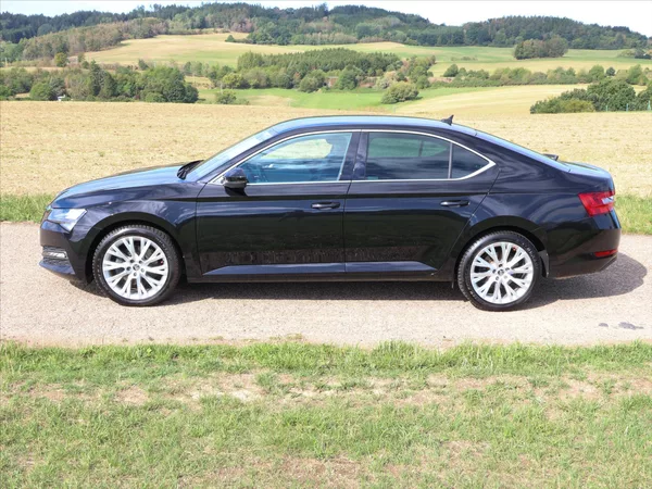 Škoda Superb 2,0 TDI 147kW Style 4x4 DSG CZ - foto 32
