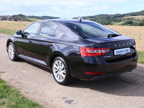 Škoda Superb 2,0 TDI 147kW Style 4x4 DSG CZ - foto 33