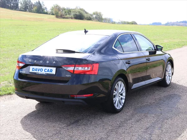 Škoda Superb 2,0 TDI 147kW Style 4x4 DSG CZ - foto 35