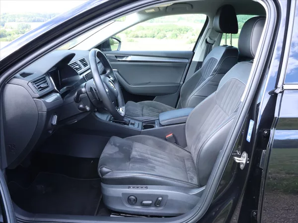 Škoda Superb 2,0 TDI 147kW Style 4x4 DSG CZ - foto 4