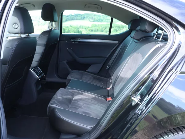 Škoda Superb 2,0 TDI 147kW Style 4x4 DSG CZ - foto 7