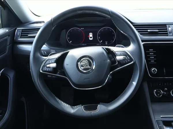 Škoda Superb 2,0 TDI 147kW Style 4x4 DSG CZ - foto 9