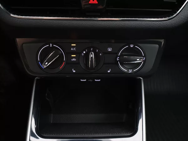 Škoda Fabia 1,5 TSI 110kW DSG Style 1.Maj - foto 22
