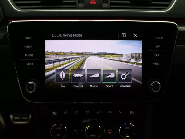 Škoda Superb 2.0 TSI 206kW DSG Sportline - foto 20