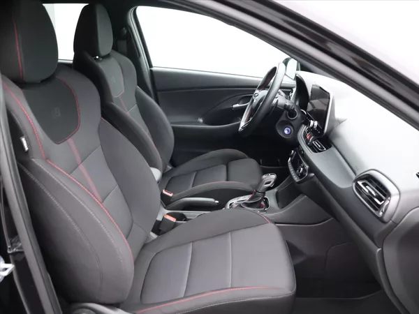 Hyundai i30 1,5 T-GDI 117kW N-Line DPH CZ - foto 12