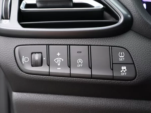 Hyundai i30 1,5 T-GDI 117kW N-Line DPH CZ - foto 16