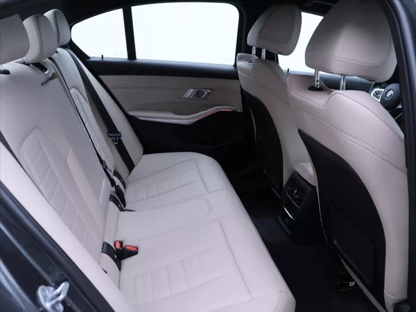 BMW Řada 3 2,0 320d 140kW XDrive Aut. DPH - foto 12