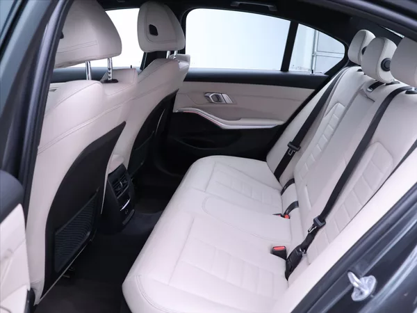 BMW Řada 3 2,0 320d 140kW XDrive Aut. DPH - foto 13