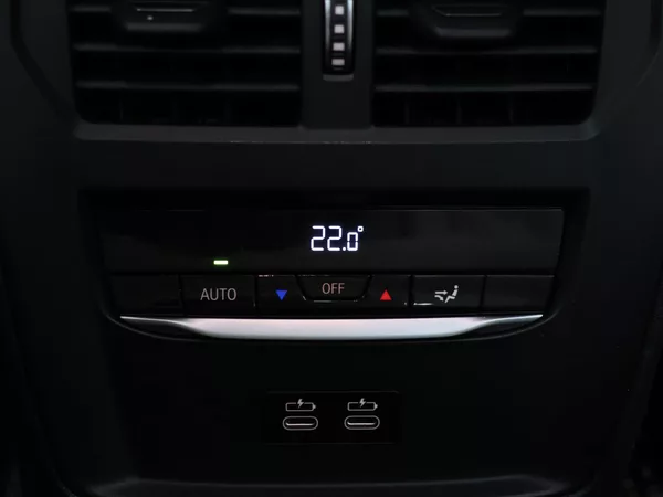 BMW Řada 3 2,0 320d 140kW XDrive Aut. DPH - foto 24