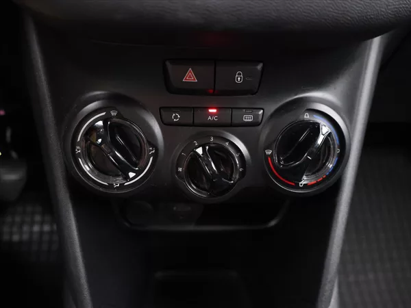 Peugeot 208 1,2 PT 60kW Klima CZ LPG - foto 18