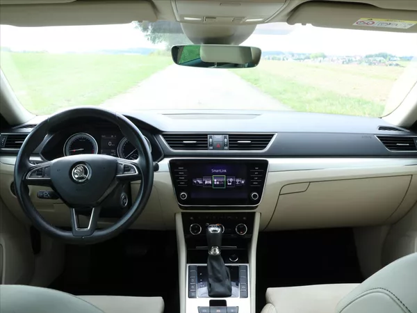 Škoda Superb 2,0 TDI 140kW DSG 4x4 Style CZ - foto 26