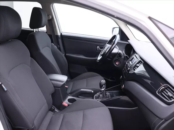 Kia Carens 1,7 CRDi 85kW CZ Comfort 2.Maj - foto 11