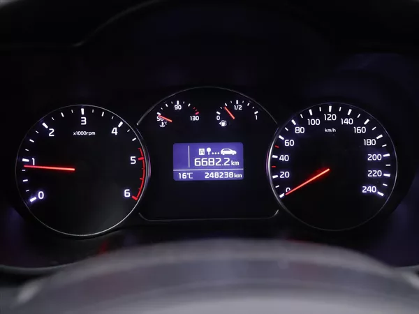 Kia Carens 1,7 CRDi 85kW CZ Comfort 2.Maj - foto 15